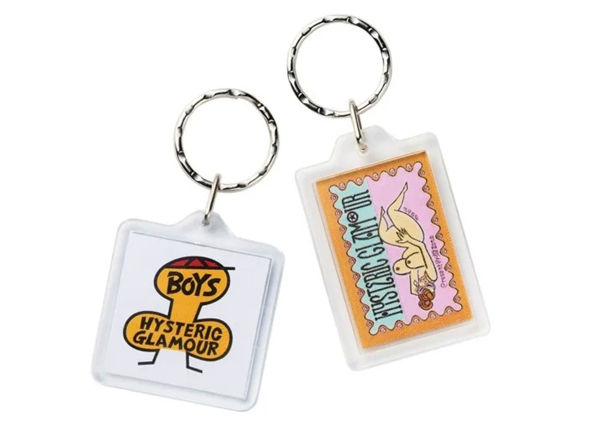 MISS HYSTERIC（右）などのキーホルダー＝渋谷でファッションブランド