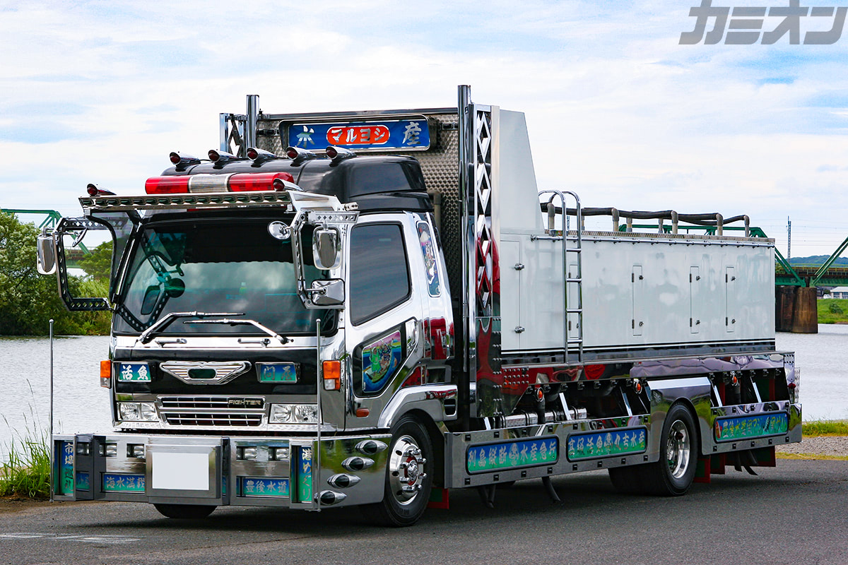 トップアート 輝くメッキパーツと白銀社の作品であこがれの時代の