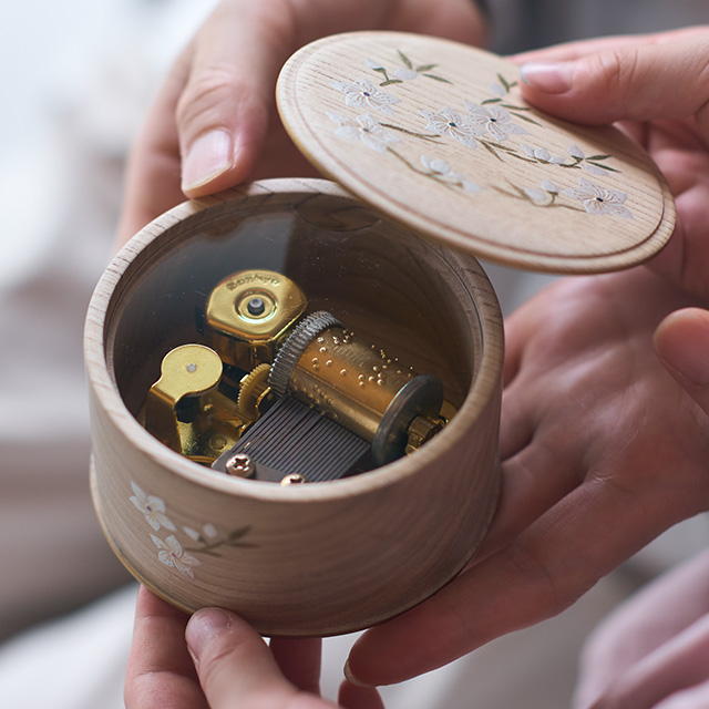 桃花手箱のオルゴール うれしいひなまつり【順次発送予定】｜家を装う