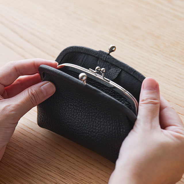 鹿革の親子がま口｜かばんの中身｜中川政七商店 公式サイト