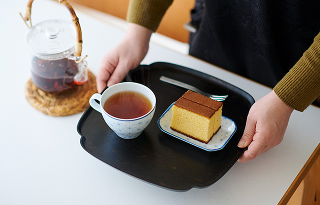 越前塗の一膳盆 木瓜拭き漆黒｜食卓の道具｜中川政七商店 公式サイト