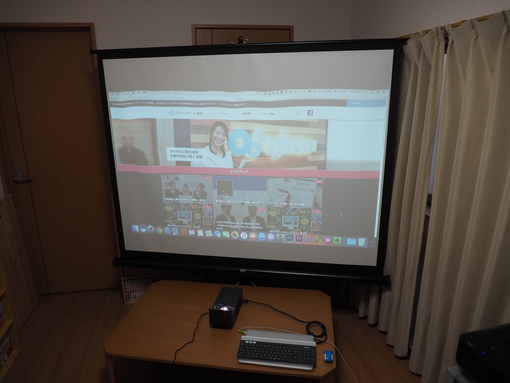 PC-Webzine - 11cmの距離から投影できる超短焦点LEDプロジェクター