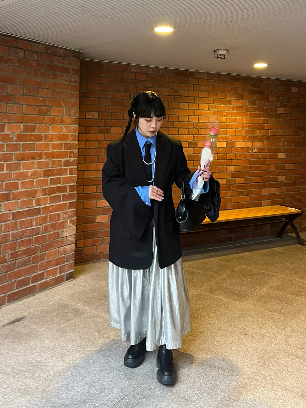 COMME des GARCONSのジャンパースカートを使った人気ファッション