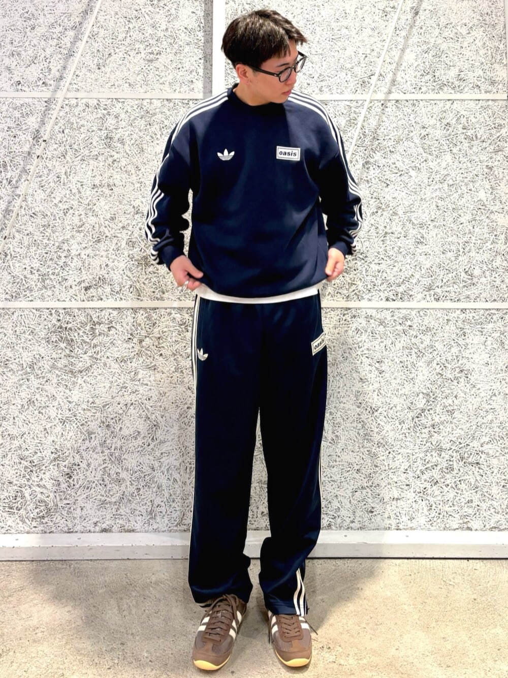 adidas Originals × Oasis ツアー オーバーサイズ クルーネック