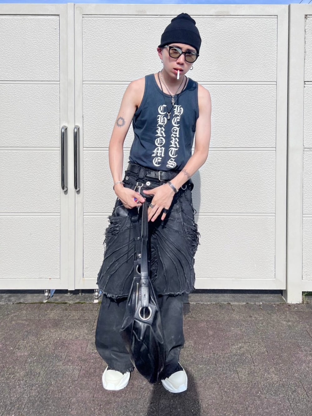 CHROME HEARTSのタンクトップを使った人気ファッションコーディネート