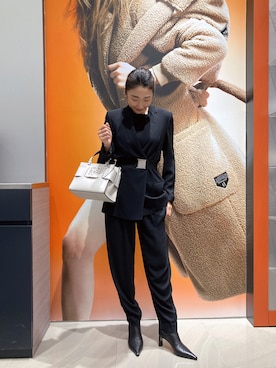 ARMANI EXCHANGEのアイテムを使った「スーツスタイル」のレディース