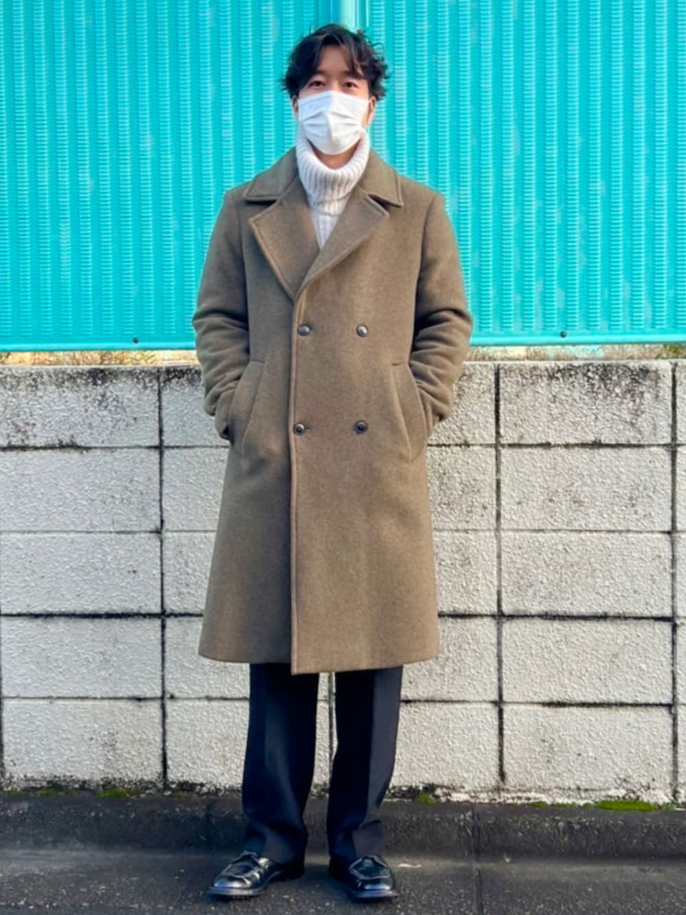 ZARAのチェスターコート（グリーン系）を使ったメンズ人気ファッション