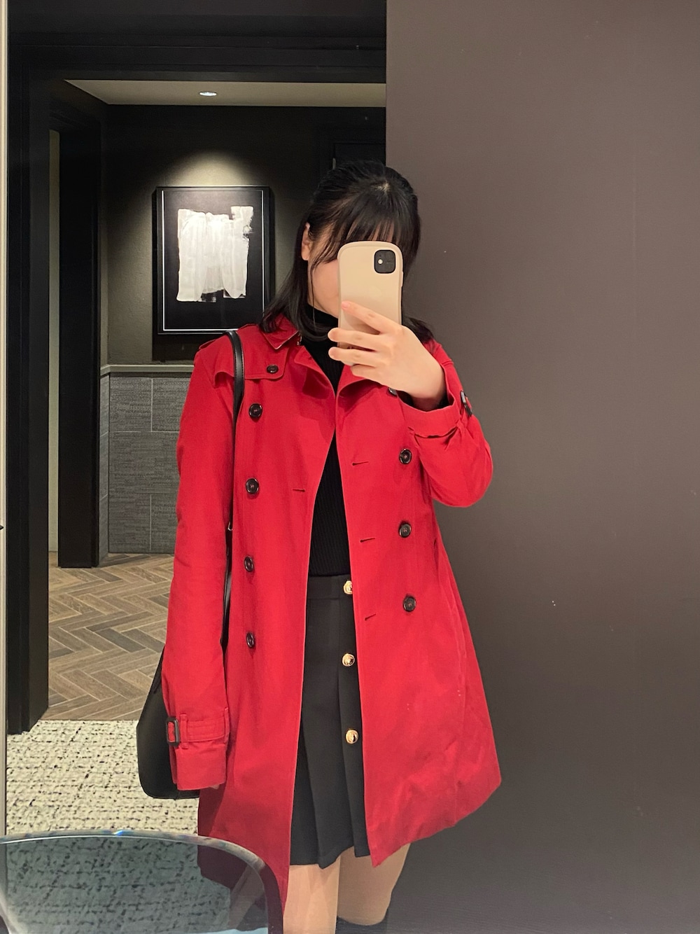 BURBERRYのトレンチコート（レッド系）を使った人気ファッション