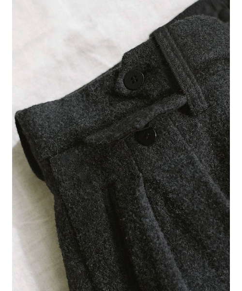 LIDNM（リドム）の「WOOL FLEECE TUCK PANTS（スラックス）」 - WEAR