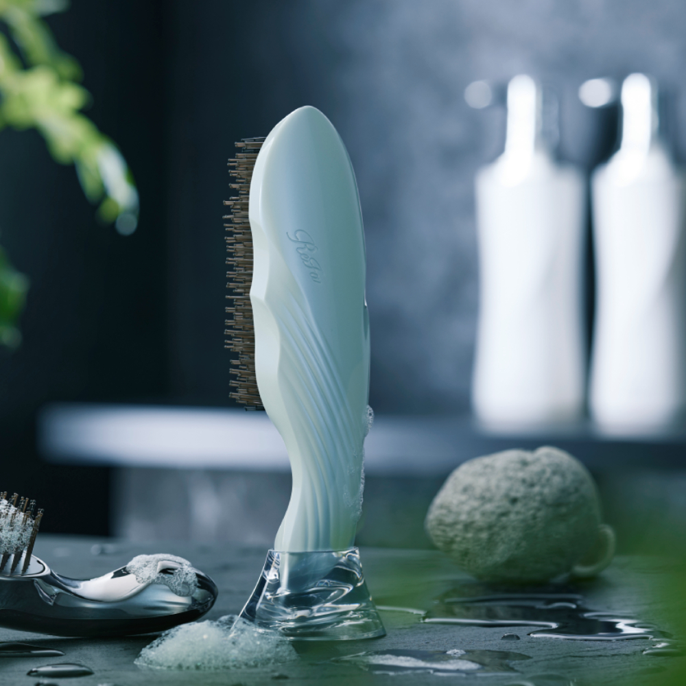 ReFa ION CARE BRUSH PREMIUM ホワイト | ReFa（リファ）のプレゼント