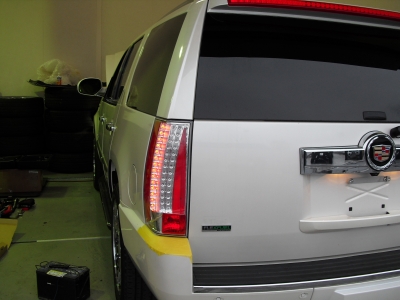 アメ車 キャデラックエスカレード テールランプ交換 | STG アメ車日記