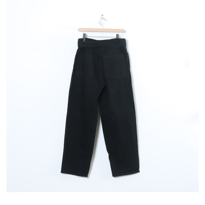 COMOLI (コモリ) ブラックデニム ベルテッドパンツ