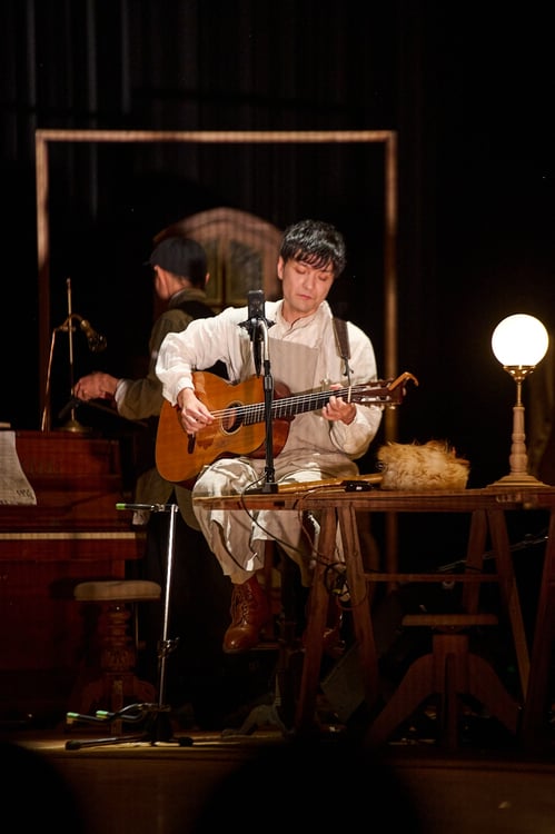 森山直太朗の全国ツアー開幕、幻想的な「弓弦葉」の世界観で観客を魅了