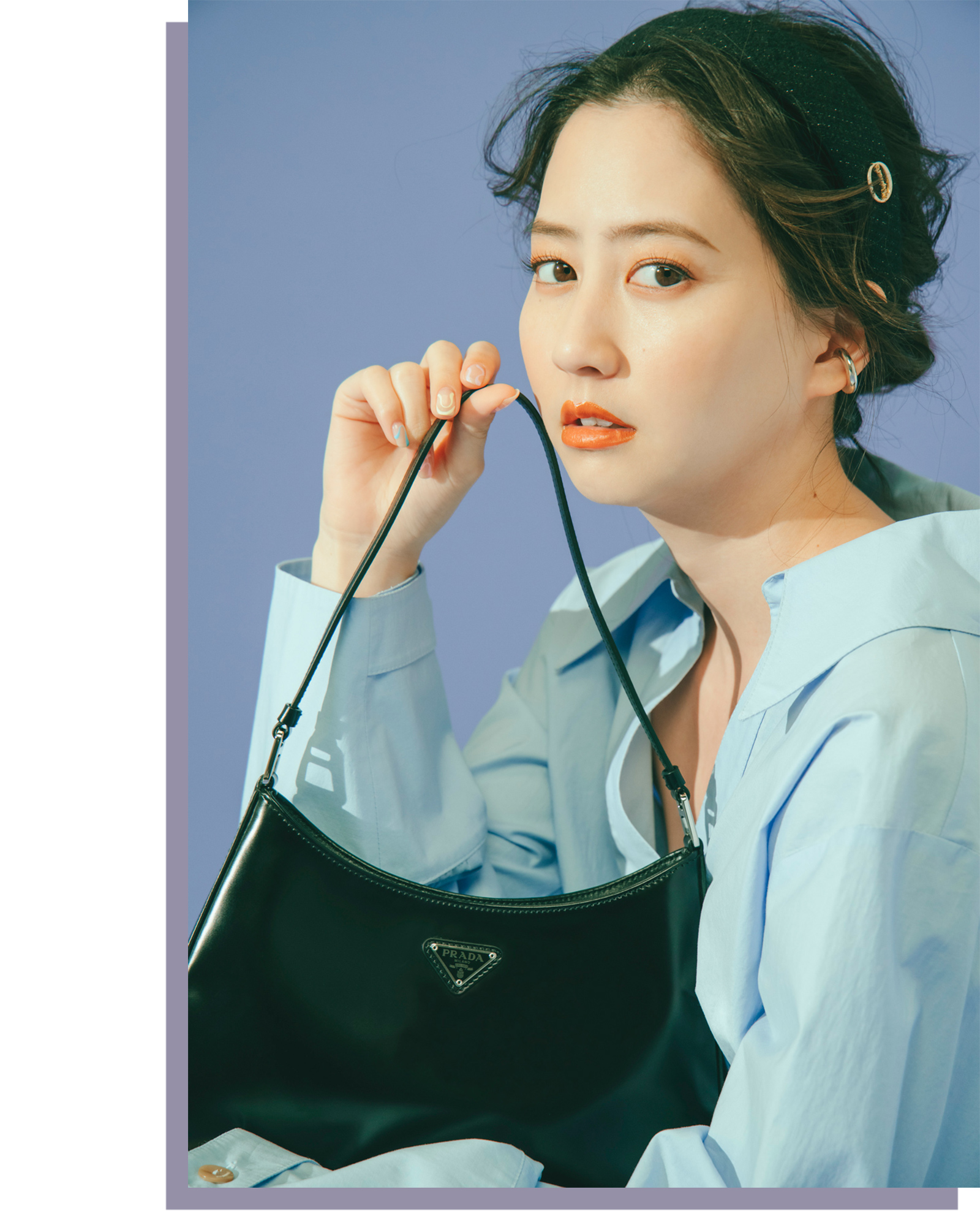 懐かしくって新しい！ プラダの新アイコンバッグでリッチカジュアルが