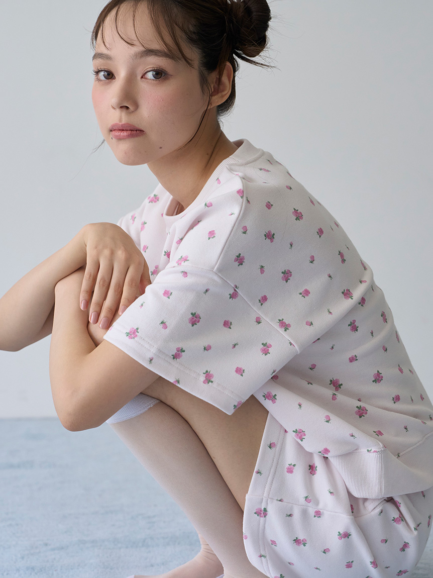 オフィシャル・直営店舗限定】小花柄裏毛プルオーバー＆ショートパンツ
