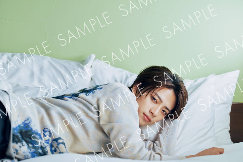 俳優・岩瀬洋志さんの2026年4月スタートの卓上カレンダー発売決定！ 11