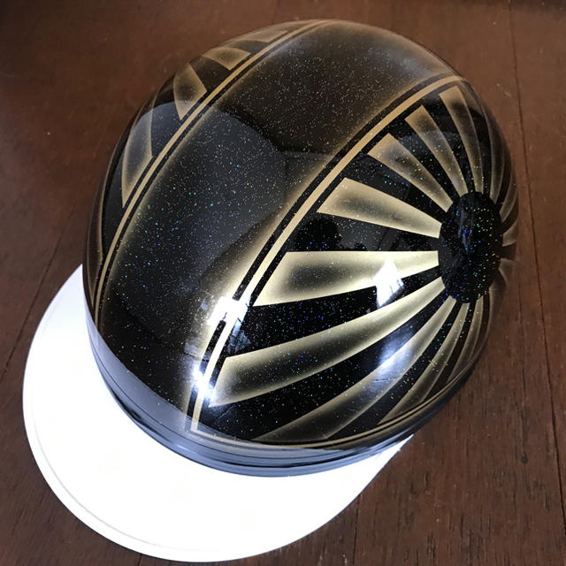 新品 七色ラメ入り 黒金 ボカシ 富士日章 コルク半 ヘルメットの通販