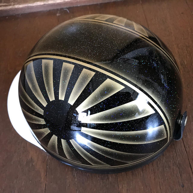 新品 七色ラメ入り 黒金 ボカシ 富士日章 コルク半 ヘルメットの通販