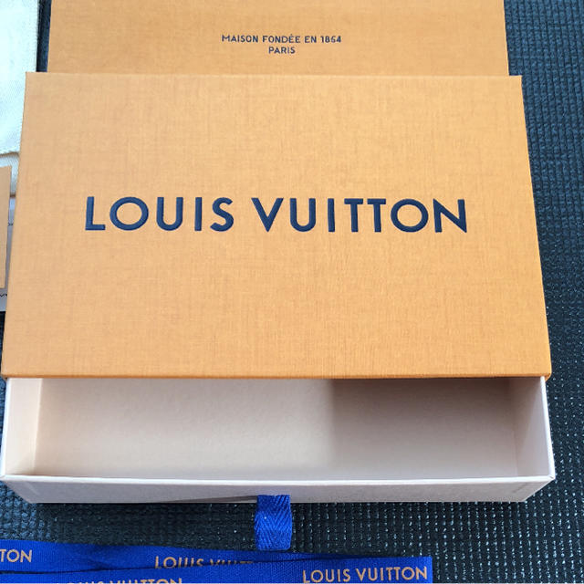 LOUIS VUITTON - ルイヴィトン 空箱 紙袋等の通販 by AGAVE｜ルイ