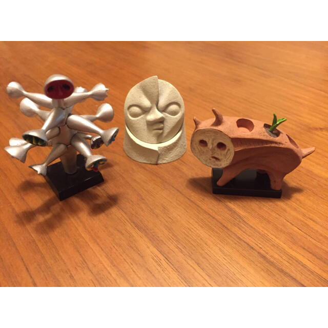 海洋堂 - 岡本太郎『犬の植木鉢』『太陽の塔の顔のマケット』『こども