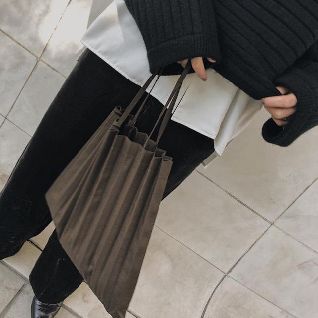 ISSEY MIYAKE - me イッセイミヤケ TRUNK PLEATS BAG トートバッグの