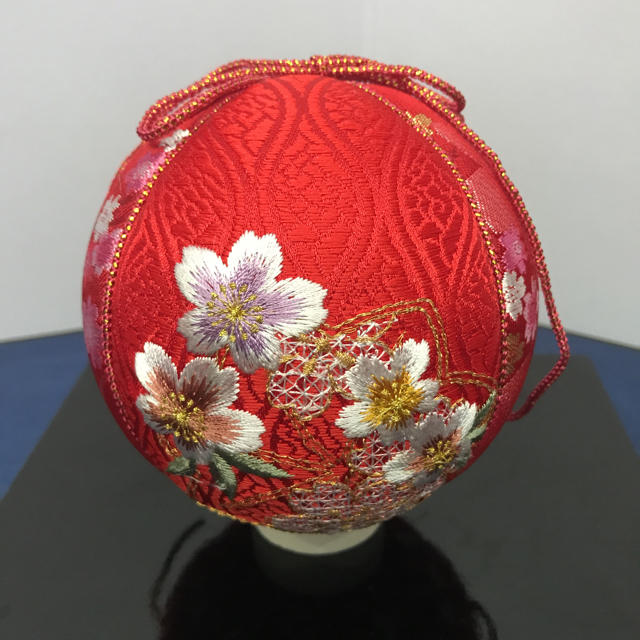 あー様 手鞠 手毬 てまり 手まり 刺繍 桜 赤の通販 by メル's shop｜ラクマ