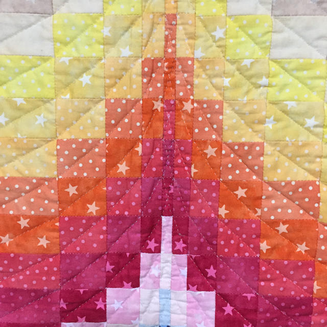 グラデーションパッチワークのタペストリーです。の通販 by ちこ's