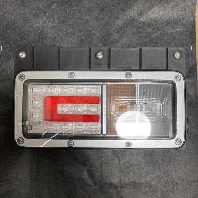 日野 17プロフィア 新車外し純正テールの通販 by 千葉ちゃん's shop