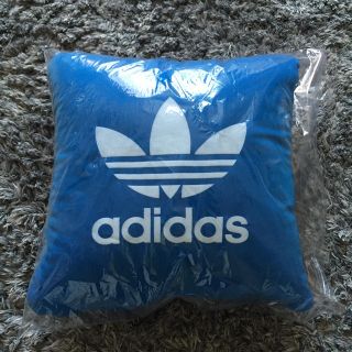 adidas（クッション）のフリマアイテム一覧