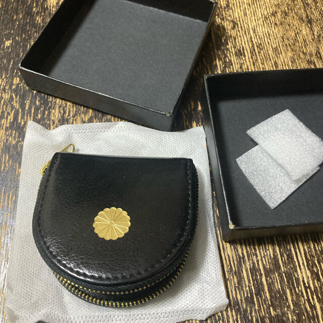 皇居限定 コインケース 黒 金 馬蹄型 小銭入れ 天皇家菊花紋章入 本革
