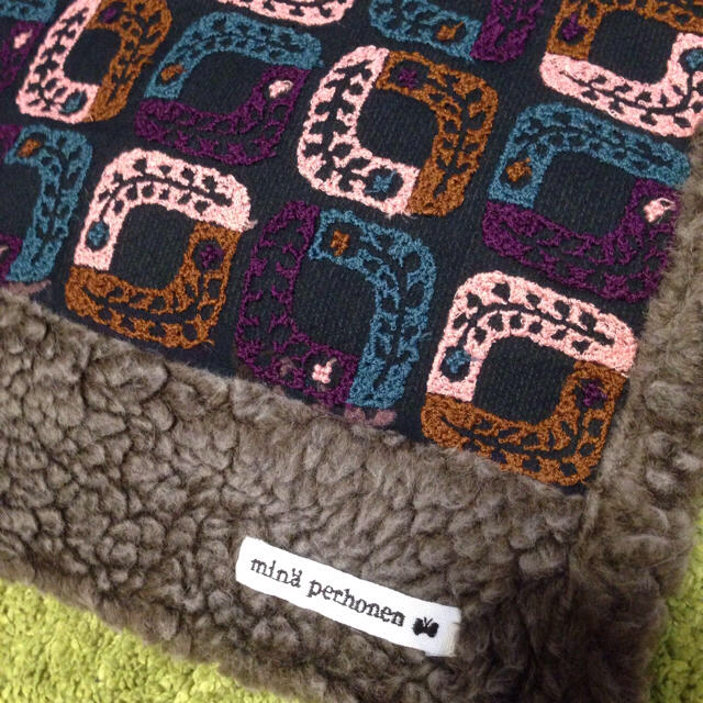 ミナペルホネンlolo刺繍ボアマフラー