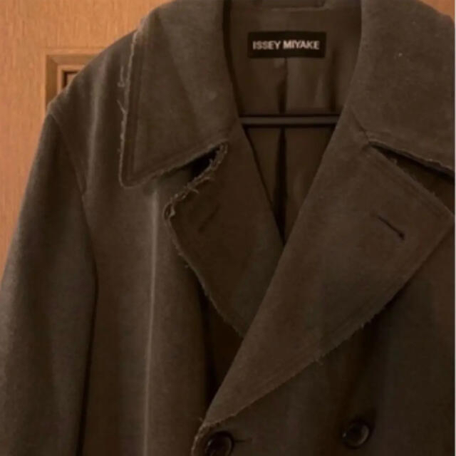 ISSEY MIYAKE - イッセイミヤケ 切りっぱなしダブルコートの通販 by