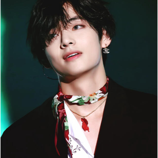 GUCCI - GUCCI 花柄 ネックボウ BTS テヒョン 着用 テテ フラワー