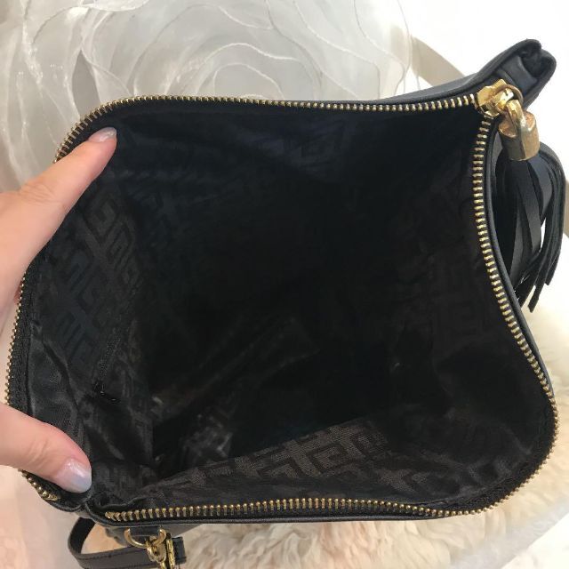 GIVENCHY - GIVENCHY ショルダーバッグ ノベルティ フリンジ 斜め掛け