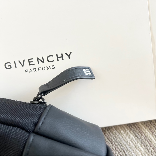 GIVENCHY - GIVENCHY ノベルティ ポーチの通販 by honey's shop