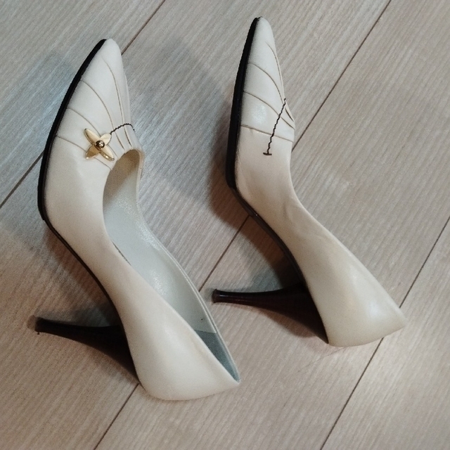 LOUIS VUITTON - LOUIS VUITTON ポインテッドトゥパンプスの通販 by