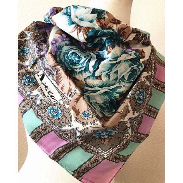 AQUA SCUTUM - 未使用Aquascutumアクアスキュータム スカーフ110㎝×109