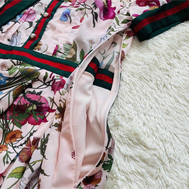 ノーブランド】GUCCI似！！花柄 ワンピース 緑 赤 ラインの通販 by miu