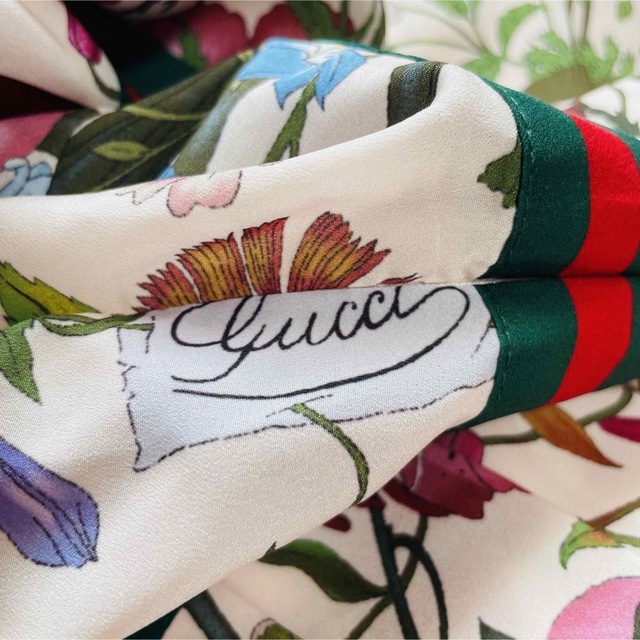 ノーブランド】GUCCI似！！花柄 ワンピース 緑 赤 ラインの通販 by miu