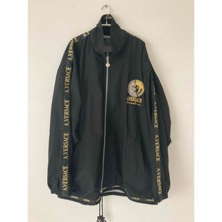 VERSACE（ナイロンジャケット）のフリマアイテム一覧