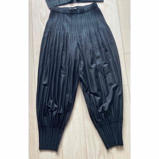 PLEATS PLEASE ISSEY MIYAKE（サルエルパンツ）のフリマアイテム一覧