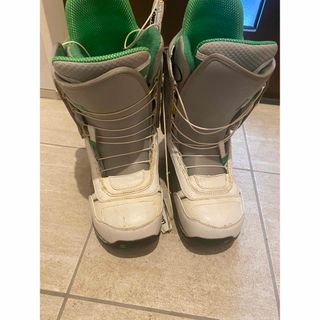 BURTON（ブーツ ・ グリーン・カーキ/緑色系）のフリマアイテム一覧