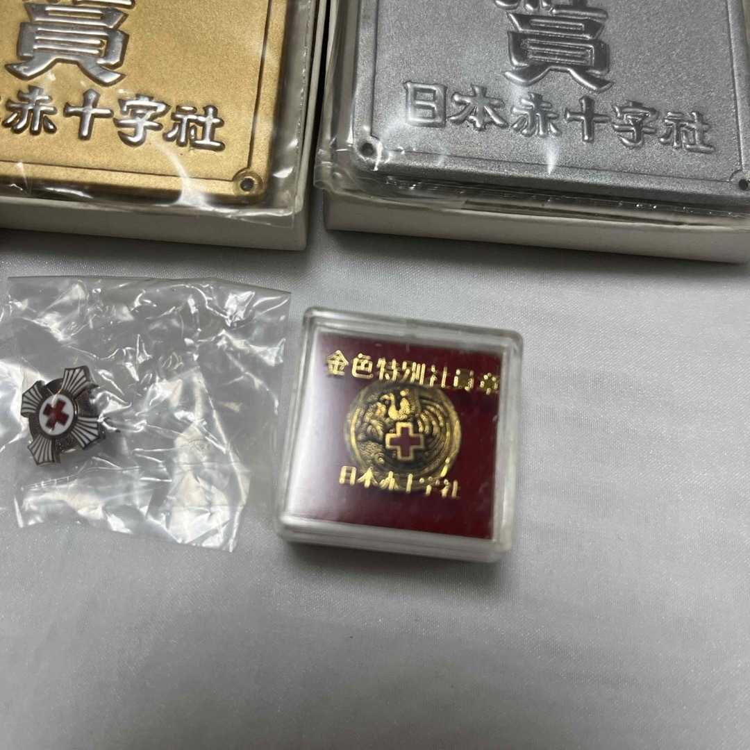 日本赤十字社 有功章特別社員 ピンバッジ 門章の通販 by かろのフリマ