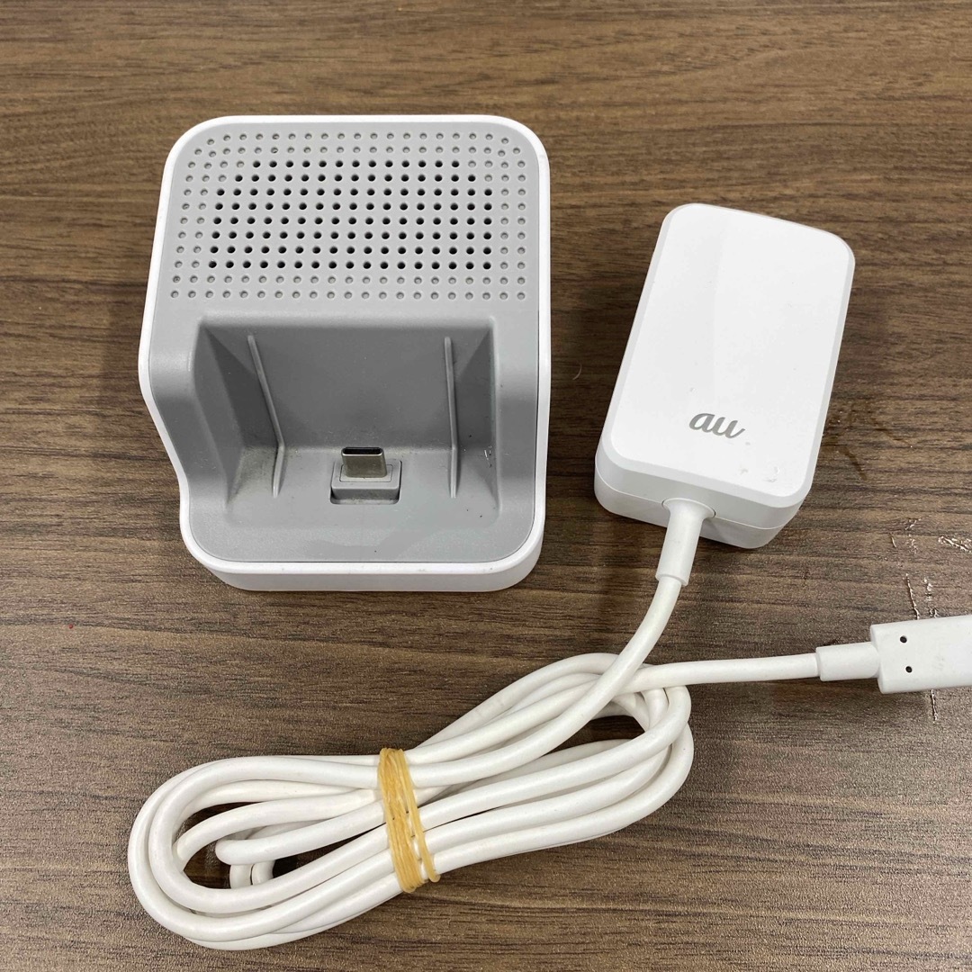 au - au KYF41卓上ホルダ KYF41PUA 0601PQA アダプター付の通販 by