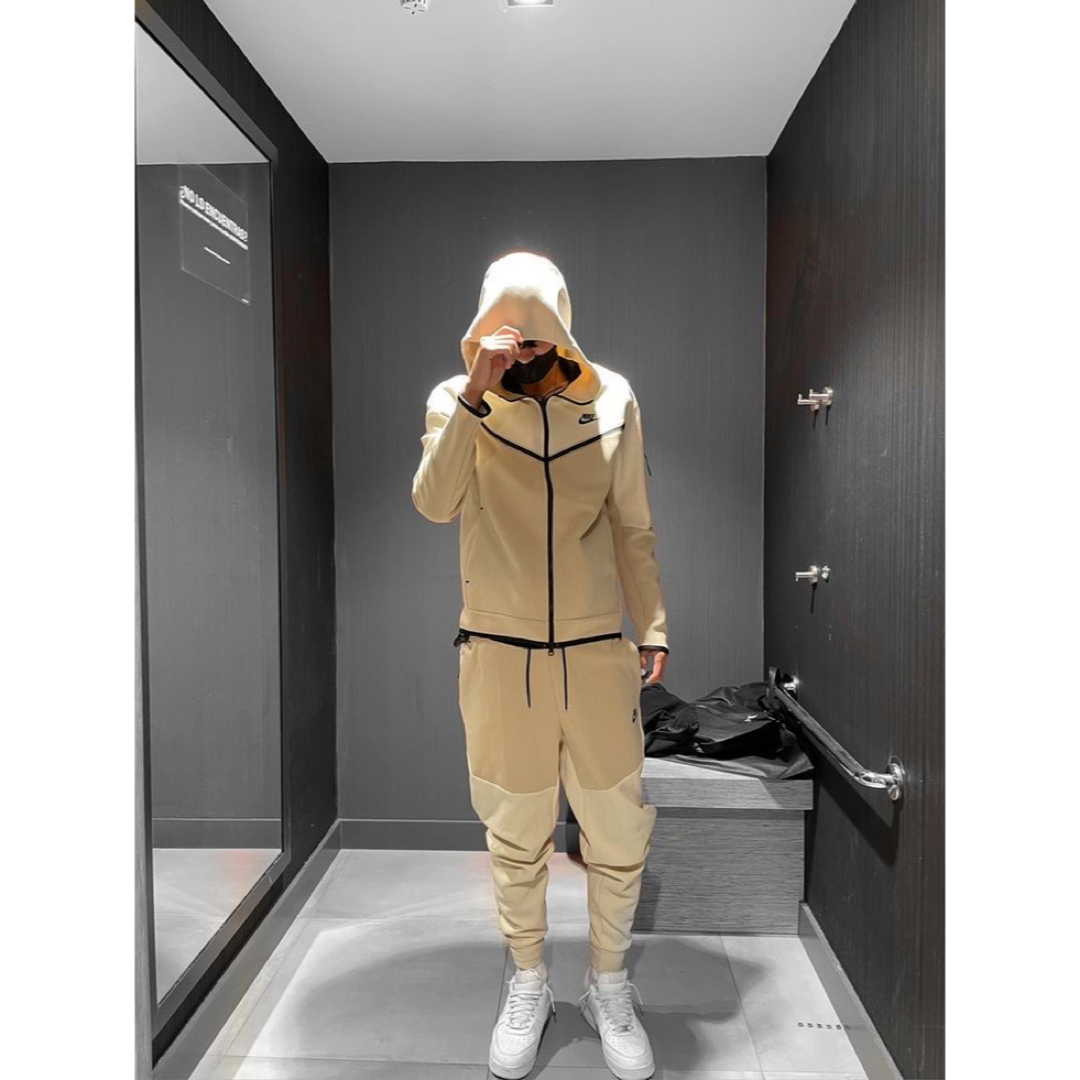 NIKE - テックフリース 海外 KHAKI / WHITEの通販 by jjj's shop