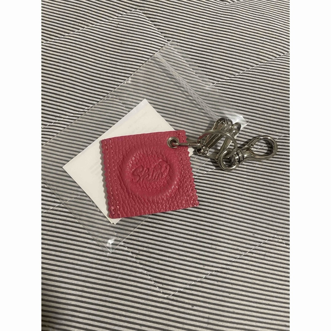 SKINS - 廃番カラー SKIN コンドームキーホルダーキーリング 新品未