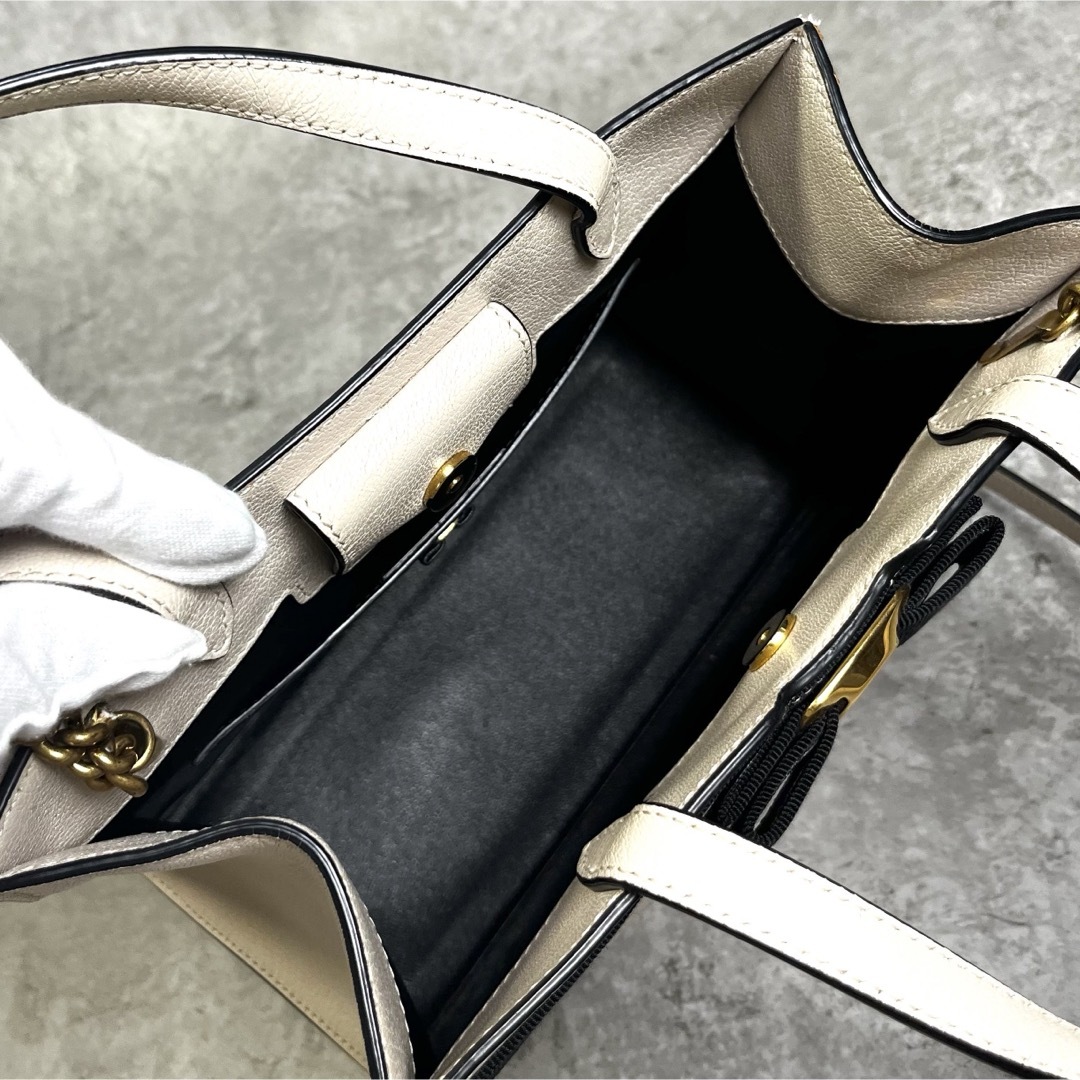 Salvatore Ferragamo - 極美品 サルバトーレフェラガモ ヴァラリボン