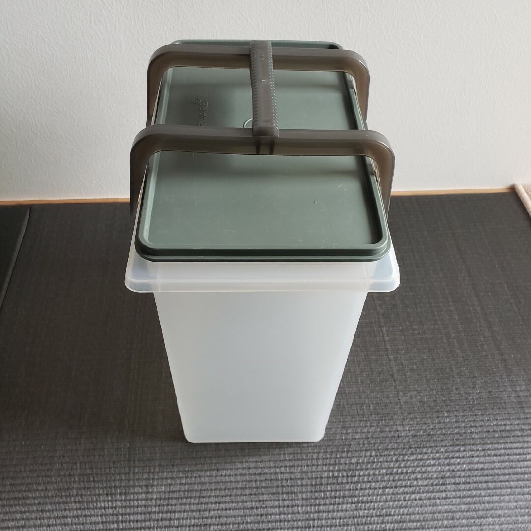 TupperwareBrands - (中古)タッパーウエア 10キロキーパー、ハンドル