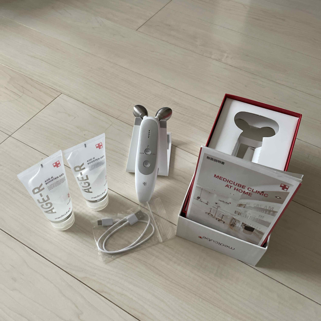 メディキューブ AGE-R EMSダーマショット 美顔器 充電ケーブル付き