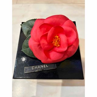 CHANEL（ブローチ/コサージュ ・ レッド/赤色系）のフリマアイテム一覧